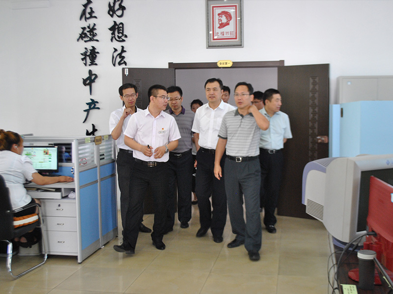 2015年6月26日团中央书记处李晓（图左侧第二位）与佳木斯市